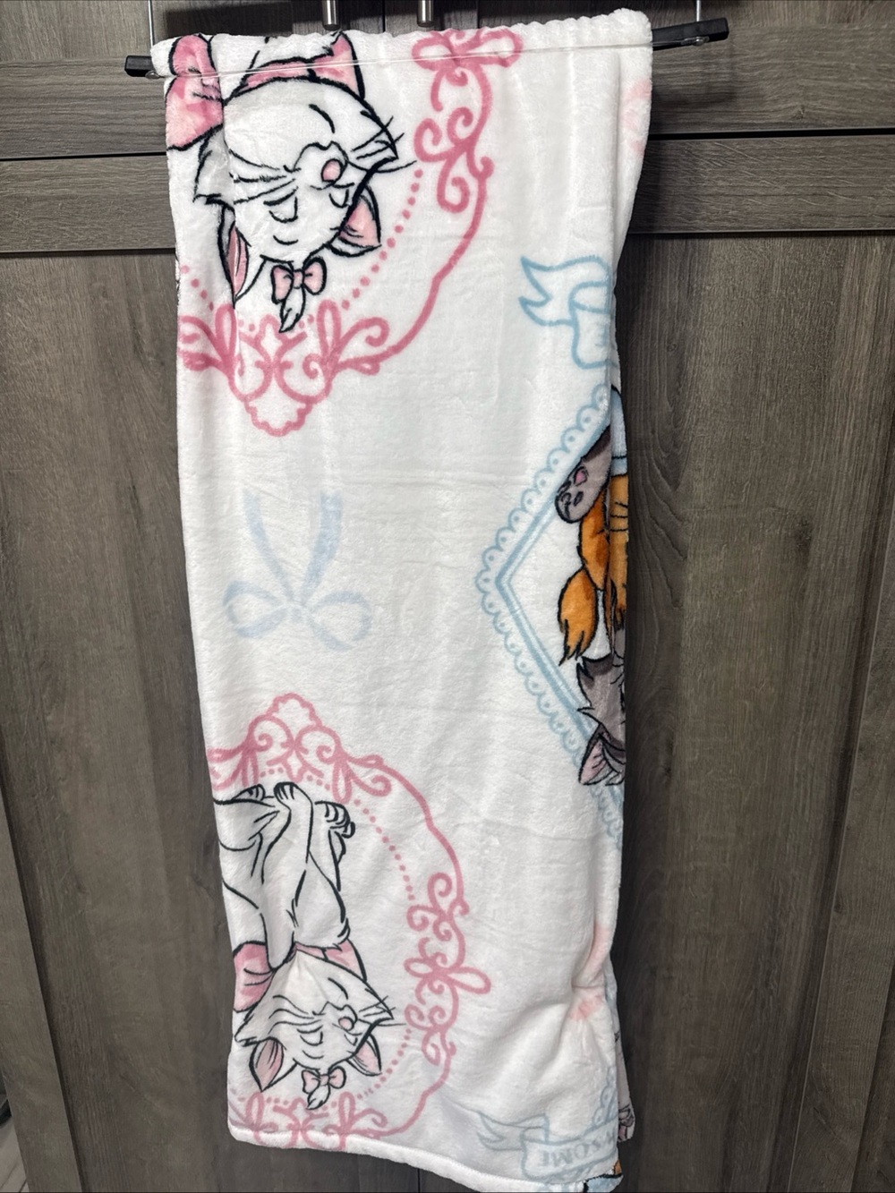 New Disney's The Aristocats Marie, Toulouse & Berlioz White Plush Throw Blanket - Picture 2 of 6